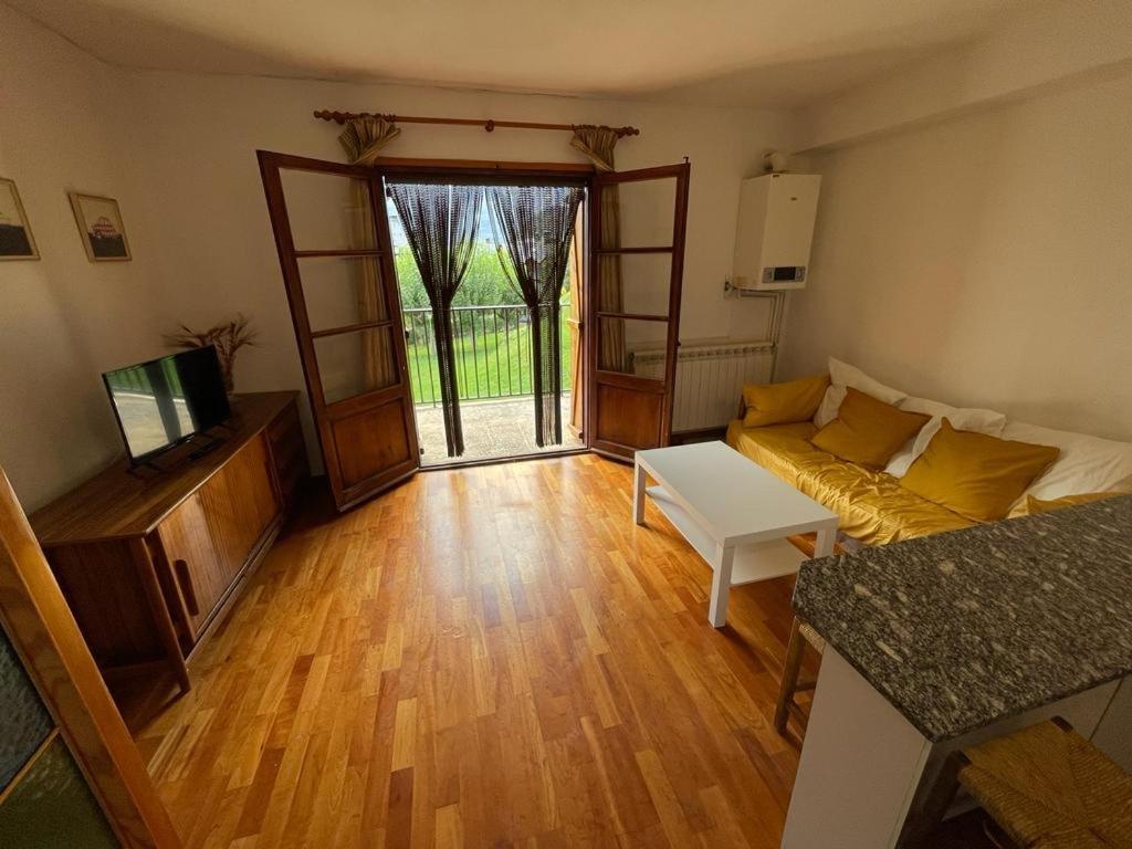 Apartamento Con Espectacular Terraza Escarrilla Luaran gambar